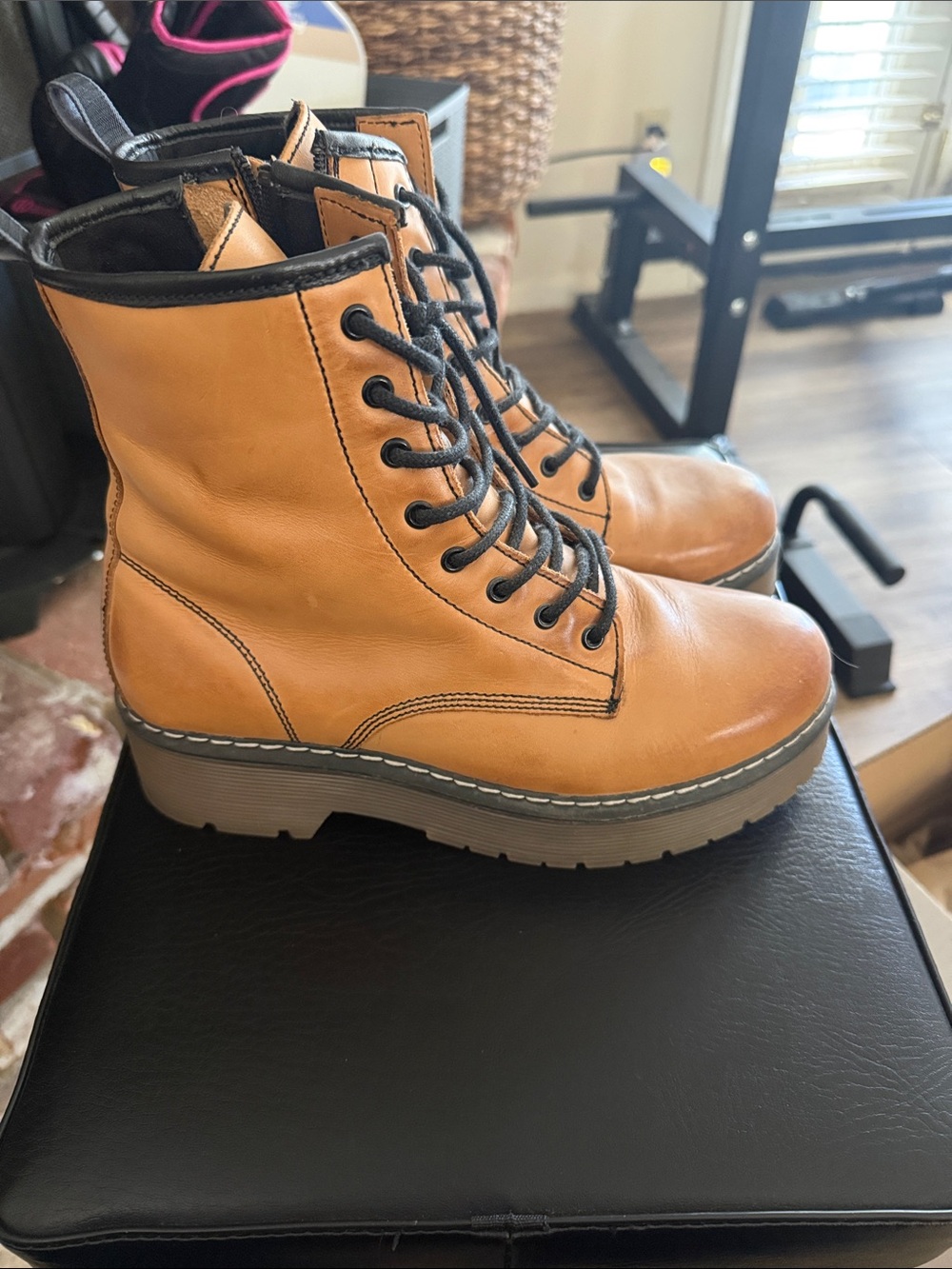 Woman’s  Tan Leather Lace-Up boots from Roolee - Picture 2 of 6